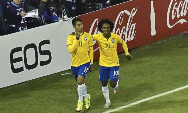 Firmino recebeu passe de William e marcou o segundo gol do Brasil. / Foto: AFP