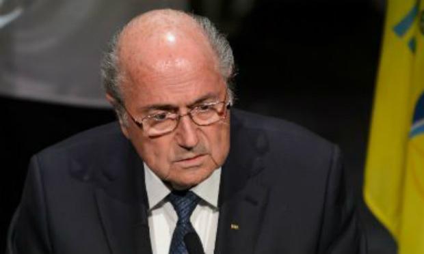 Uma fonte na Fifa disse à Reuters que isso significa que Blatter ainda pretende permanecer como presidente da entidade / Foto: Fabrice Coffrini/ AFP