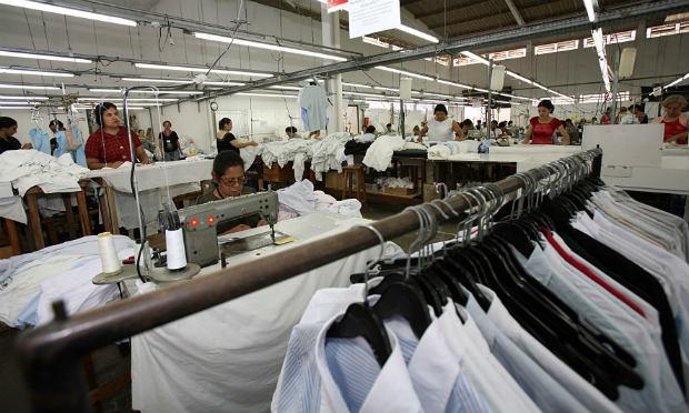 Importações de matérias-primas caíram 28%, em volume, até setembro, enquanto as vendas de vestuário em geral subiram 7% / Foto: divulgação/Fiep
