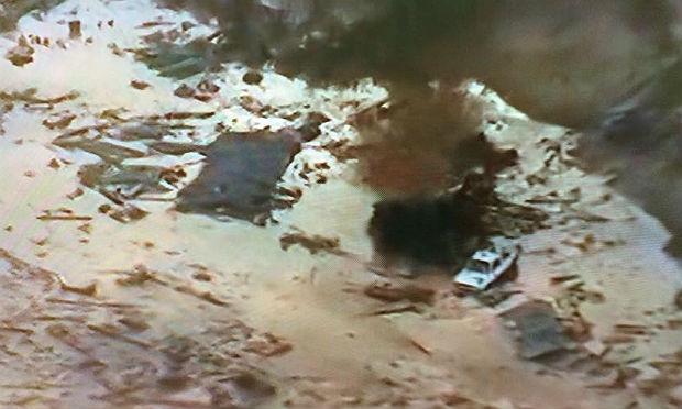 Várias casas e veículos foram atingidos pelos rejeitos / Foto: reprodução Globo News