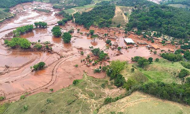 Deputados designados para monitorar os efeitos do rompimento das barragens da Samarco no município de Mariana (MG) receberam doações das empresas responsáveis / Foto: Corpo de Bombeiros MG/Divulgação