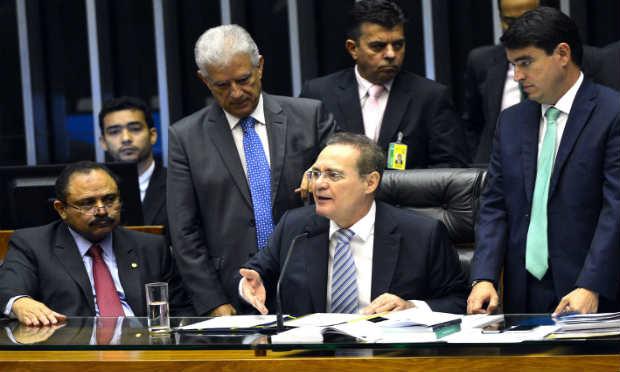 Renan mencionou o fato de que, na votação da mudança da meta do ano passado, a sessão durou 17 horas / Foto: Agência Brasil