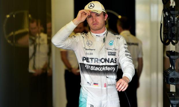 Rosberg deu o troco no seu companheiro de Mercedes ao fechar o dia na frente na segunda sessão livre da prova deste domingo, no Circuito de Yas Marina / Foto: AFP