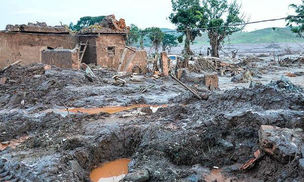 Rompimento de barragens em Mariana provocou mar de lama em diversas cidades vizinhas / Foto: Agência Brasil