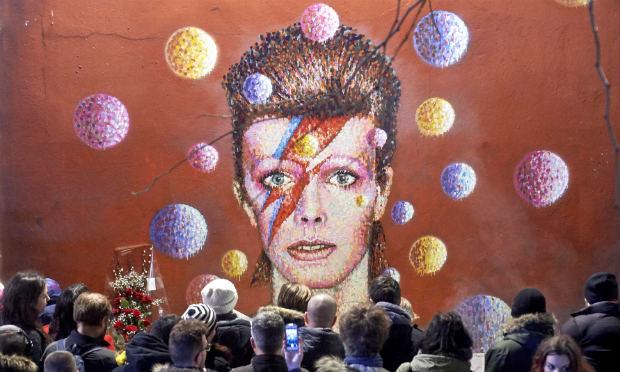 Redes sociais, serviços de streaming de música, nas vendas físicas do novo álbum. David Bowie foi, novamente, o centro de tudo, como se acostumou a ser a cada nova transformação.  / Foto: Niklas Halle