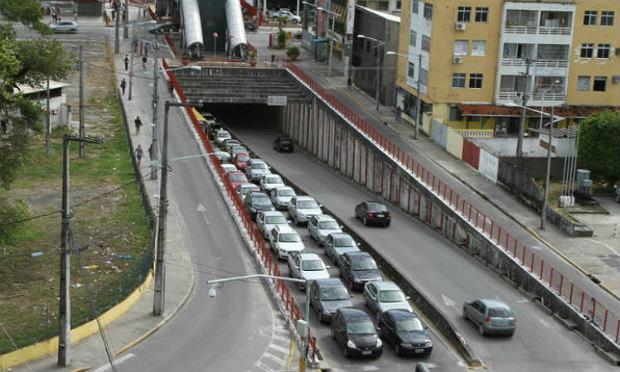 Túnel do Pina terá fluxo apenas no sentido Boa Viagem/Centro / Foto: Guga Matos/JC Imagem