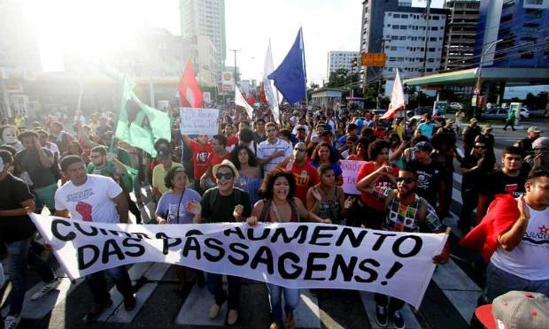 Este é o quarto protesto contra o aumento / Foto: Guga Matos/JC Imagem