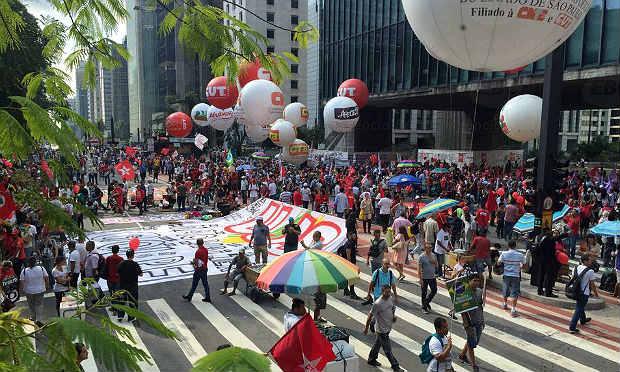 Avenida Paulista já reúne uma mar de manifestantes pró-Dilma / Foto: ABr
