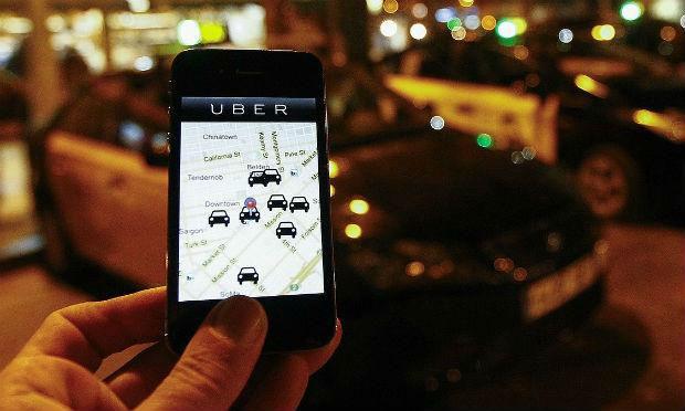 Os organizadores estimam que 2 mil motoristas devem desligar o aplicativo - segundo a Uber, há 10 mil parceiros no País. / Foto: AFP