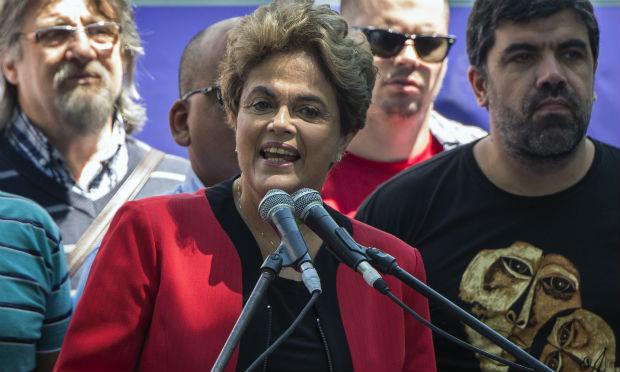 Dilma está no Uruguai, em sua primeira viagem ao exterior desde que sofreu o impeachment para eventos / Foto: AFP