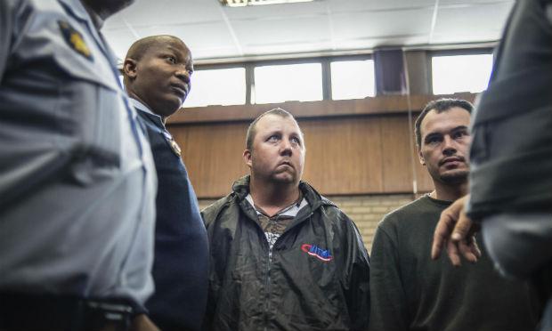 Willem e Theo Martins Jackson compareceram a uma sala de audiências lotada, na presença da vítima / Foto: AFP
