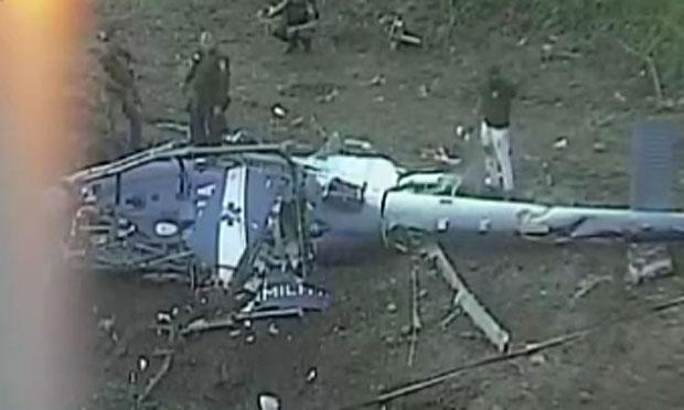 Imagens mostram helicóptero no solo, bastante danificado / Foto: reprodução