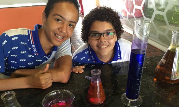 Eduardo e Igor adoram tecnologia e ciências e viram no torneio oportunidade para adquirir mais conhecimento / Foto: Priscila Miranda/NE10