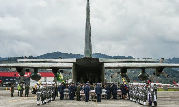Corpos das vítimas serão levados em aviões da FAB / Foto: AFP