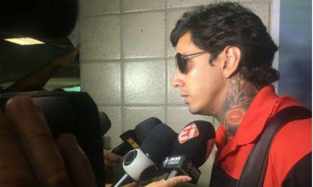 O clube gaúcho questionava a regularidade do zagueiro Victor Ramos. / Foto: EC Vitória