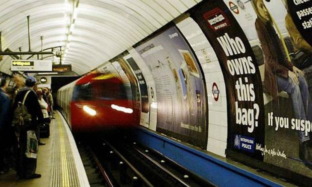 O ataque ocorreu quando o trem estava em uma estação da cidade de Londres, comentou o porta-voz. / Foto: AFP