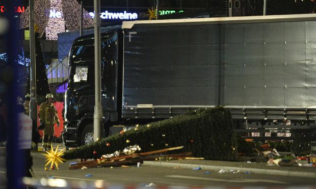 De acordo com a imprensa alemã, o motorista do caminhão fugiu / Foto: Odd Andersen / AFP