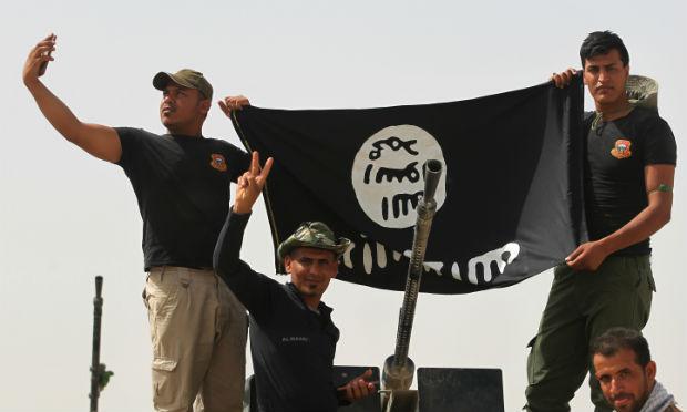 O vídeo foi divulgado por sites extremistas que apoiam o Estado Islâmico. / Foto: Ahmad Al-Rubaye / AFP