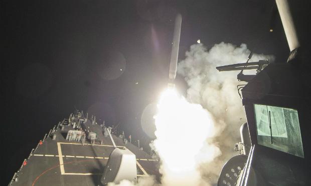 Marinha americana distribuiu fotos do lançamento dos mísseis / Foto: AFP