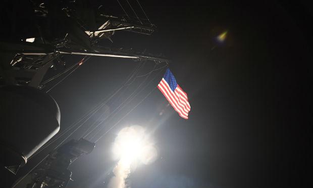 A Rússia acusou nesta sexta-feira (7) na ONU os Estados Unidos de terem violado a lei internacional ao lançar um ataque militar contra o regime de Damasco na noite de quinta-feira. / Foto: Ford Williams / US NAVY / AFP