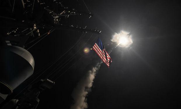 Trump ordenou o lançamento de mísseis sobre a Síria oriundos dos navios das Forças Armadas dos EUA / Foto: AFP