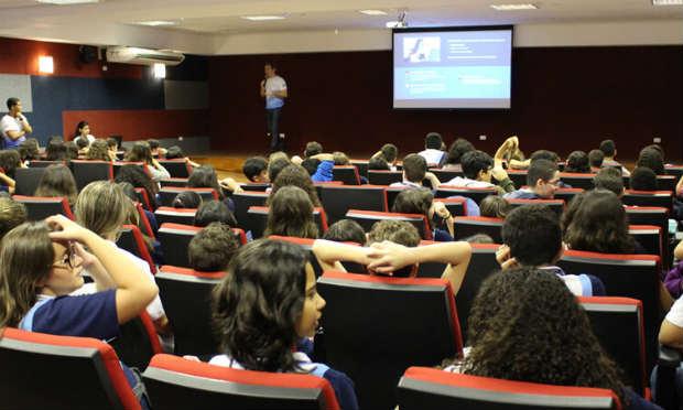 O jogo desenvolvido pelo colégio foi apresentado aos alunos / Foto: Divulgação/ Colégio GGE