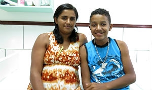 Dona Rosa e Guilherme acreditam no tratamento para voltar rápido para casa