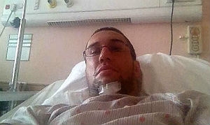 O lutador de MMA que quebrou o pênis postou uma foto do hospital em sua conta no Twitter