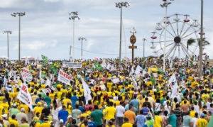 Em Salvador, o protesto ocorreu no Farol da Barra