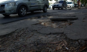 Calçadas são ponto crítico na Avenida Rui Barbosa
