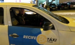 Taxista Antônio Máximo reclama do estresse no trânsito