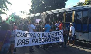 Protesto percorreu toda a Avenida Conde da Boa Vista