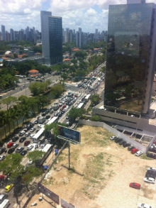 O congestionamento é intenso no sentido Recife/Olinda